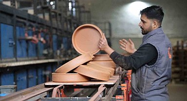 Elazığ'da 300 ton toprak çömleğe dönüştürülerek 25 ülkeye ihraç ediliyor