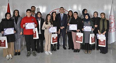 Elazığ'da dereceye giren öğrencilere ödülleri verildi