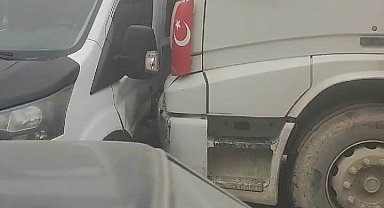 Elazığ'da faciadan dönüldü: Freni boşalan kamyon 3 aracı biçti