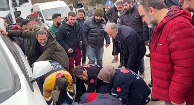 Elazığ'da feci kaza: Motokurye otomobilin altına girdi