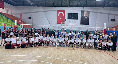 Elazığ'da okul sporları voleybol müsabakaları sona erdi