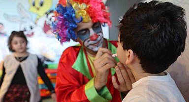 Elazığ'da yarıyıl tatilinde çocuklar palyaço eşliğinde eğlendi