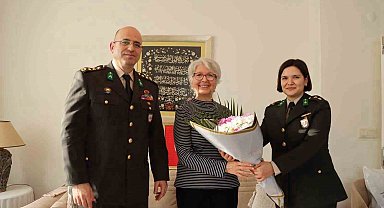 Emekli öğretmenden Mehmetçiklere çorap, atkı, eldiven