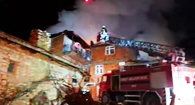 Emet'te 3 katlı binada çıkan yangın korkuttu