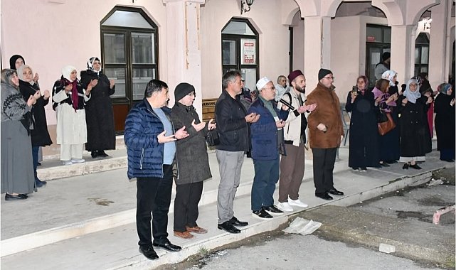 Emet'te 45 kişilik umre kafilesi kutsal topraklara dualarla uğurlandı