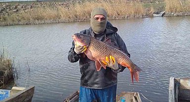 Enez'de ağlara 18 kiloluk sazan balığı takıldı