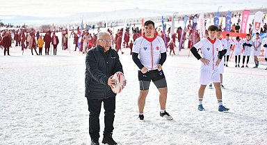Erciyes'te Kar Ragbi heyecanı yaşandı