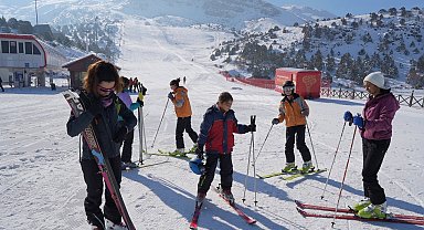 Ergan'da sömestir tatilinde "dağ kayağı" heyecanı