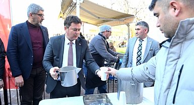 Erkan Aydın'dan vatandaşlara çorba ikramı