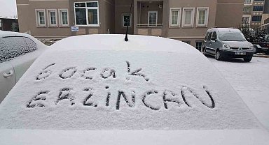 Erzincan güne kar yağışıyla uyandı
