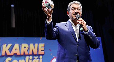 Esenler Belediye Başkanı Göksu, miniklerin karne heyecanına ortak oldu