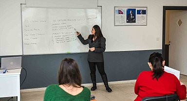Esenyurt'ta Eğitimle güçlenen kadınlar bu kursta geleceklerine yön veriyor