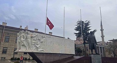 Eskişehir'de bayraklar yarıya indirildi