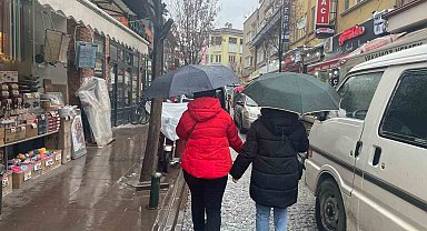 Eskişehir'de yağmur vatandaşlara zor anlar yaşattı
