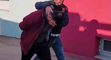 Evinde 18 bin uyuşturucu hap ele geçirilen şahıs: "Hapların kendisinin olmadığını iddia edip kullanıcıyım" dedi