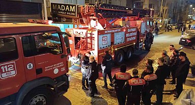 Evini ateşe verip komşularından yardım istedi