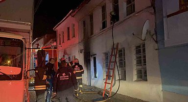 Evinin kül oluşunu gözyaşlarıyla izledi