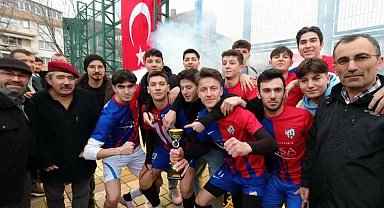 FADIL-DER futbol turnuvasının şampiyonu Dereyüzü oldu