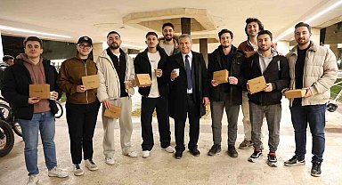 Final haftasına hazırlanan öğrencilere Rektör Adıgüzel'den çorba, çay ve kahve ikramı