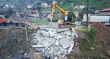 Fırtına Vadisi'nde 28 yapı sahipleri tarafından yıkıldı