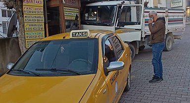 Frenleri boşalan kamyon taksi durağına daldı