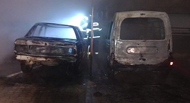 Garajda çıkan yangında iki araç kullanılmaz hale geldi
