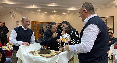 Gazeteci anne babanın Gazeteciler Günü'nde doğan bebeği