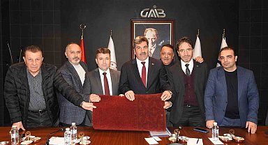 Gaziantepli halıcılar Emevi Camisi'nin halılarını yenilemek için çalışmalara başladı