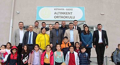 Gediz Altınkent Ortaokulu'nda fen bilimleri laboratuvarı ve kütüphane açılışı gerçekleştirildi