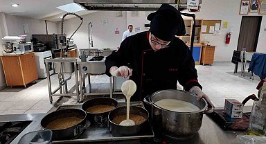 Gediz'de Kız Mesleki Anadolu Lisesi öğrencilerinin pastaları göz kamaştırıyor