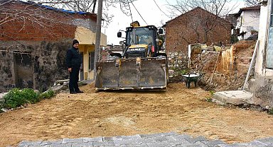Gemlik'in yolları ve meydanları yenileniyor