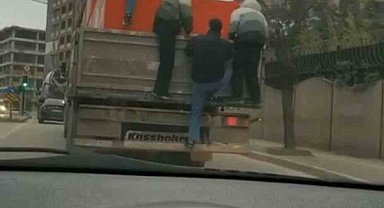 Gençlerin tehlikeli yolculuğu kamerada