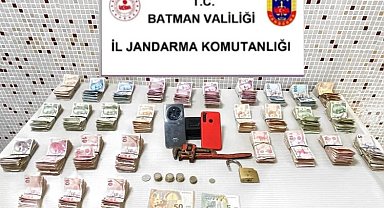 Gercüş'te yardım kutusundan para çalındı