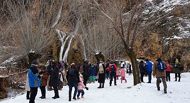 Girlevik Şelalesine her mevsim yoğun ilgi