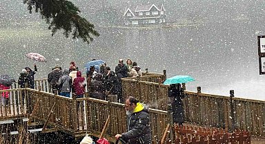 Gölcük Tabiat Parkı'nda kar yağışı etkili oluyor
