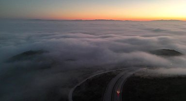 Gönen'de sis etkisi, renkli görüntüler oluşturdu