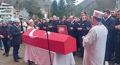Görevi başında kalp krizi geçiren Uzman çavuş memleketi Giresun'da son yolculuğuna uğurlandı