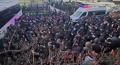 Güney Kore Devlet Başkanı Yoon, sıkıyönetim soruşturması kapsamında tutuklandı