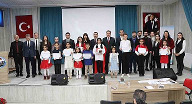 Hakkari'de "İstiklal Marşı'nı Güzel Okuma Şiir Yarışması" düzenlendi