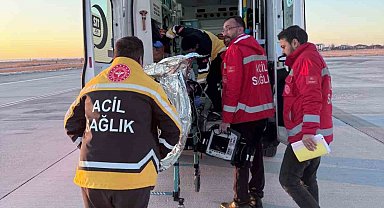 Hakkari'deki hasta ambulans helikopterle Van'a nakledildi