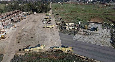 Hama Hava Üssü'nde Esad'ın saldırılarda kullandığı uçaklar görüntülendi