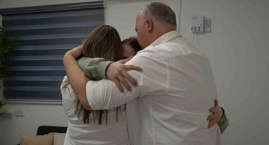 Hamas'ın serbest bıraktığı kadın asker İsrail'e döndü