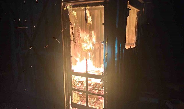 Havran'da boş baraka alevlere teslim oldu