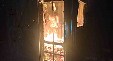 Havran'da boş baraka alevlere teslim oldu