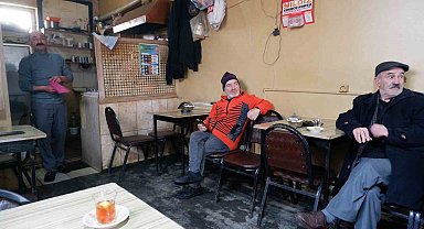 Her bir bardak çayında 'besmele ve dua' var