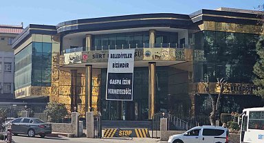 İçişleri Bakanlığı tarafından Siirt Belediyesine Vali Kemal Kızılkaya kayyum olarak görevlendirildi.