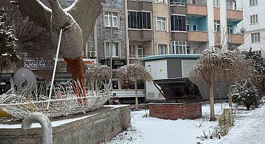 Iğdır şehir merkezine mevsimin ve yılın ilk karı yağdı