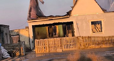 Iğdır'da çıkan yangında ev kullanılamaz hale geldi