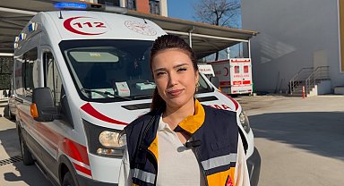 İğneden korkan çocuğu bakın nasıl ikna etti