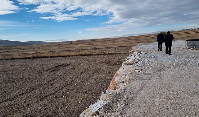 İhsaniye ve İscehisar ilçelerinde başlatılan arazi etüt çalışması sürüyor